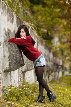 俄罗斯美女撒尿